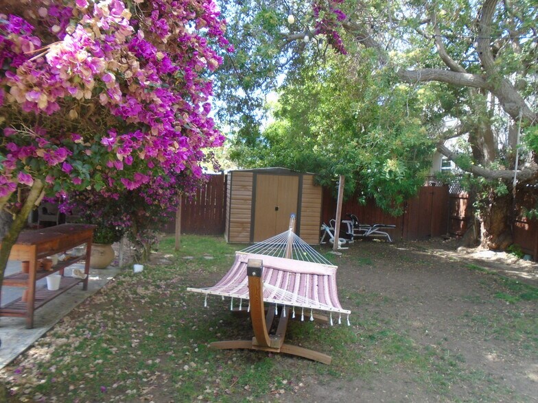 Hammock - 1532 Yale St