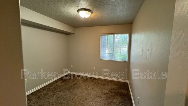 Building Photo - 1249 W 110 N