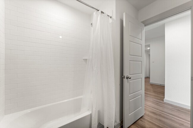 Building Photo - 1007 Cotswold Ct