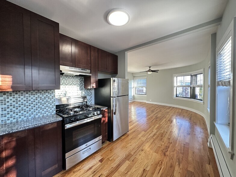 Building Photo - 822 Elm St