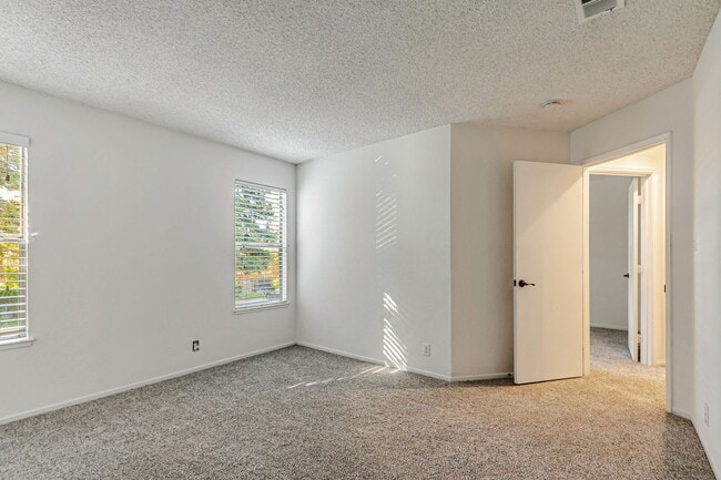 Building Photo - Elegant 3-Bedroom Home with Modern Upgrade...