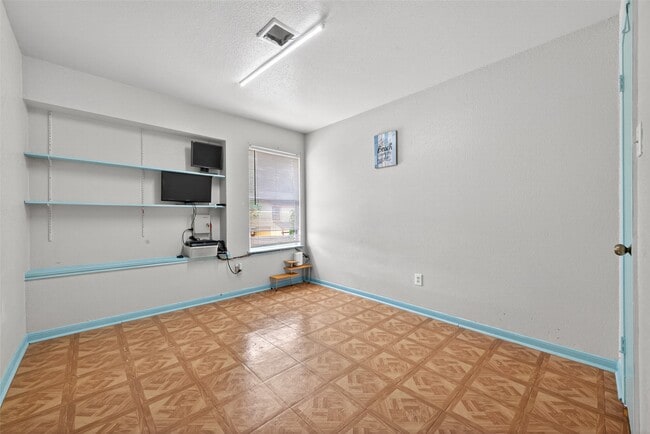 Building Photo - 12317 Crest Lake Dr