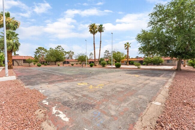 Building Photo - Two-bedroom, one bath single story townhou...