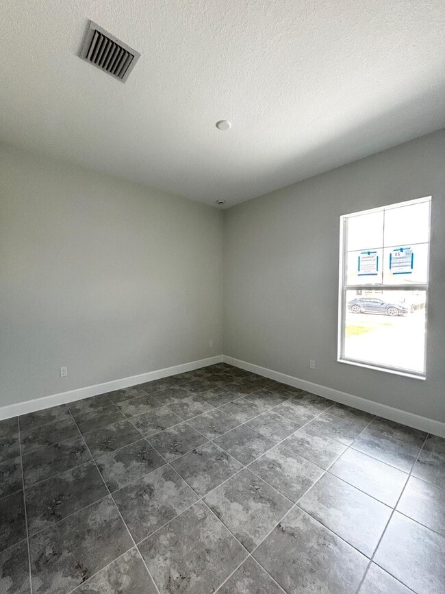 Building Photo - 15192 Wildwood Cir