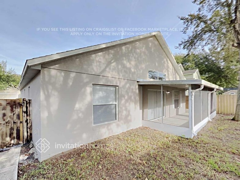 Building Photo - 13768 Meadowpark Ave