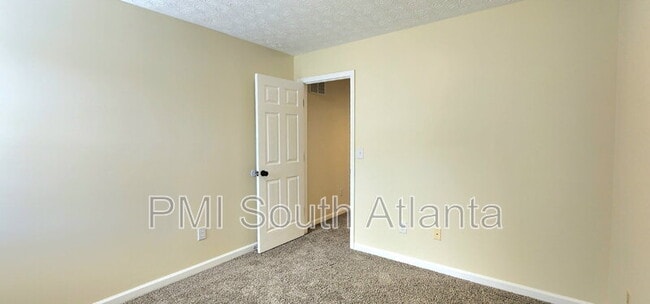 Building Photo - 235 Briarsweet Way