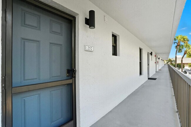 Building Photo - 600 Neapolitan Way