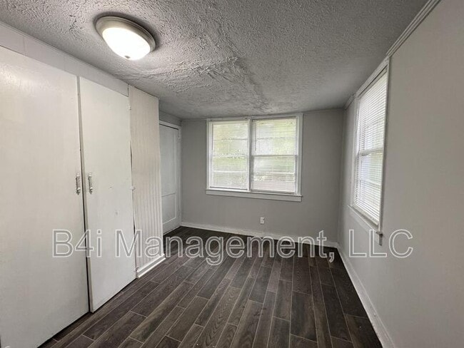 Building Photo - 173 Ward St