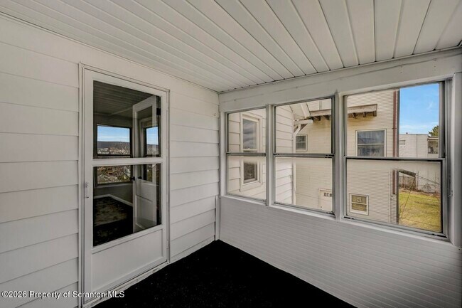 Building Photo - 814 S Webster Ave