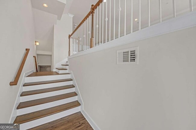 Building Photo - 860 Stonehill Ln