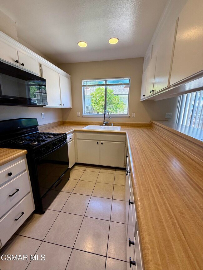 Building Photo - 14855 Campus Park Dr