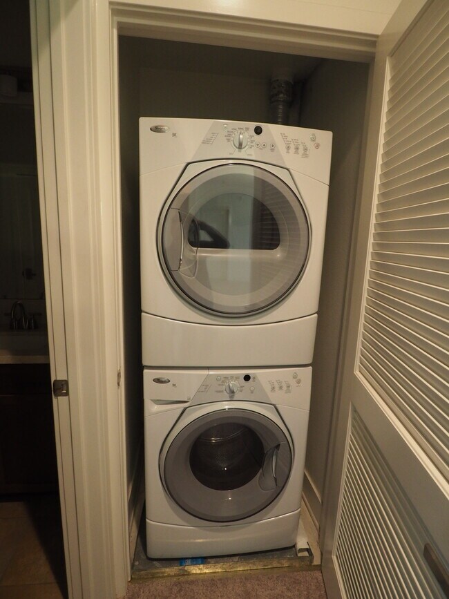 In unit W/D - 2349 Jefferson St