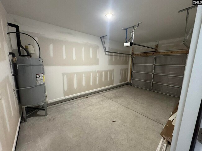 Building Photo - 2048 Armada Rd