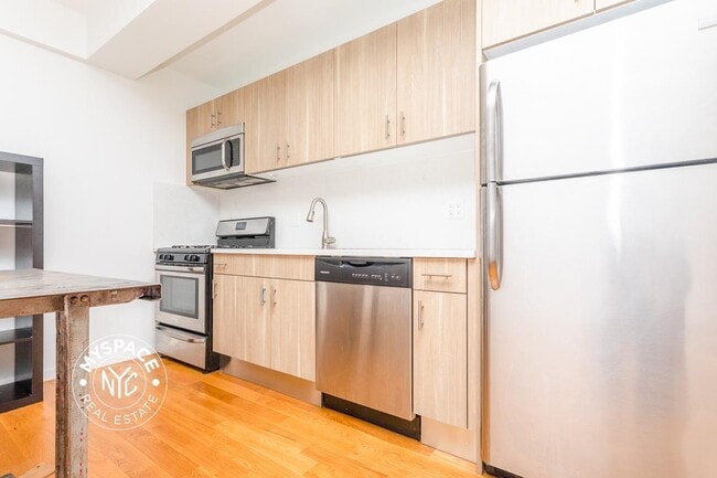 Building Photo - 618 Bushwick Ave