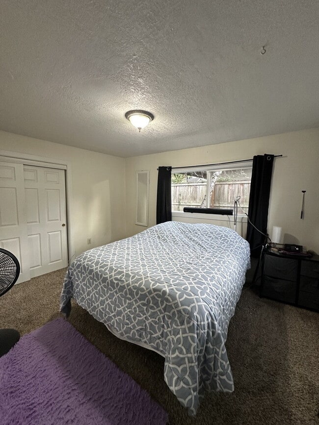 Building Photo - Portland Bungalow w/ New AC, Near Park, Easy Freeway Access