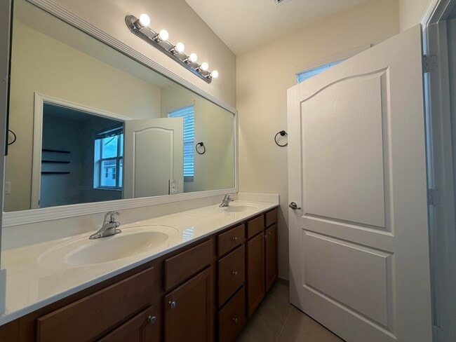 Building Photo - 9491 SW Merlin Ct