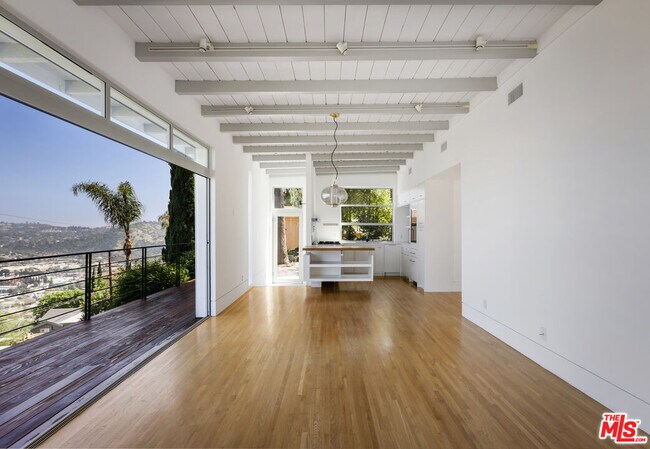 Building Photo - 631 Cross Ave