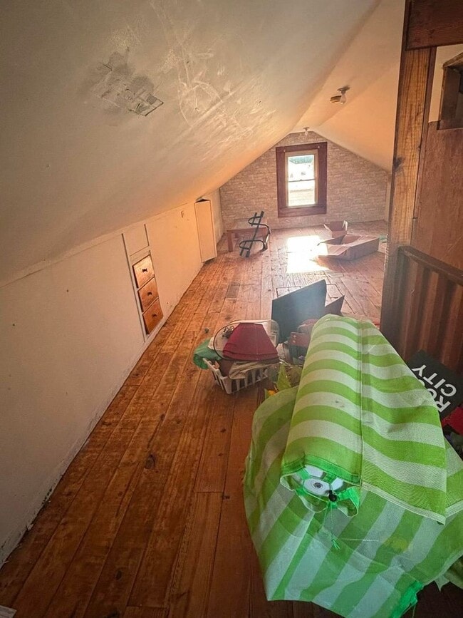 Building Photo - 3 bed 1 bath