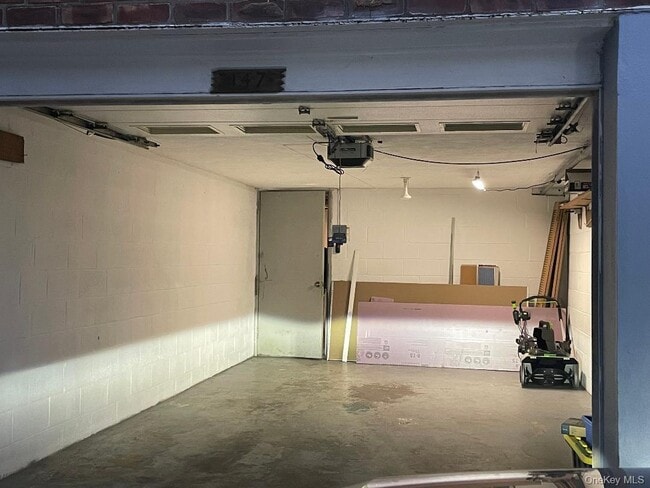 Building Photo - 147 Congers Rd