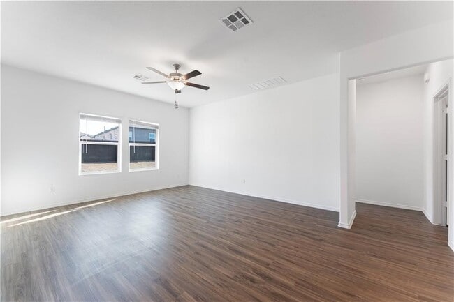 Building Photo - 924 Bluewood Bend