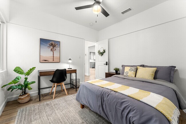 Building Photo - 623 W 42nd St