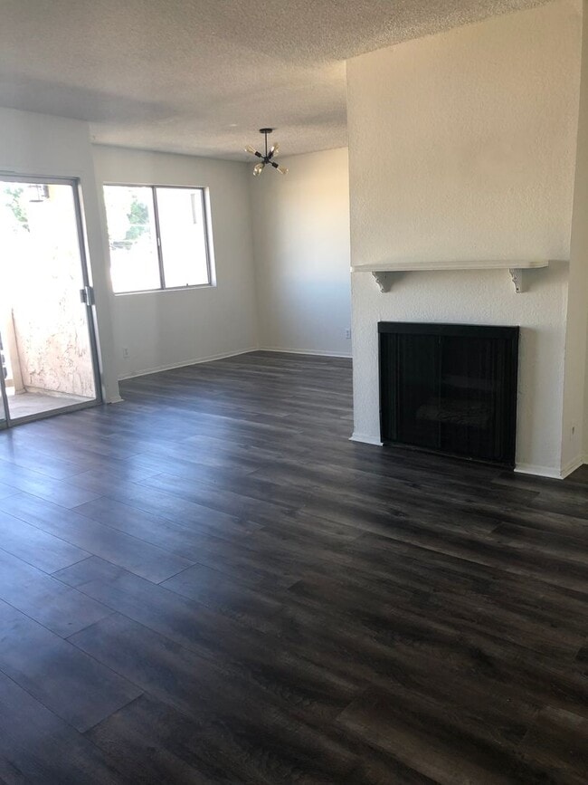 Interior Photo - 4338 Mammoth Ave Apts