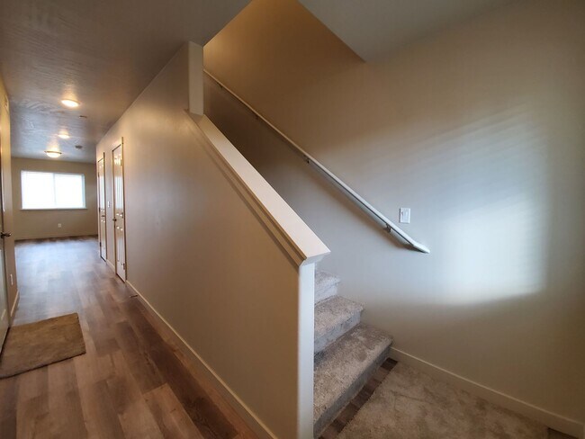 Building Photo - 5701al