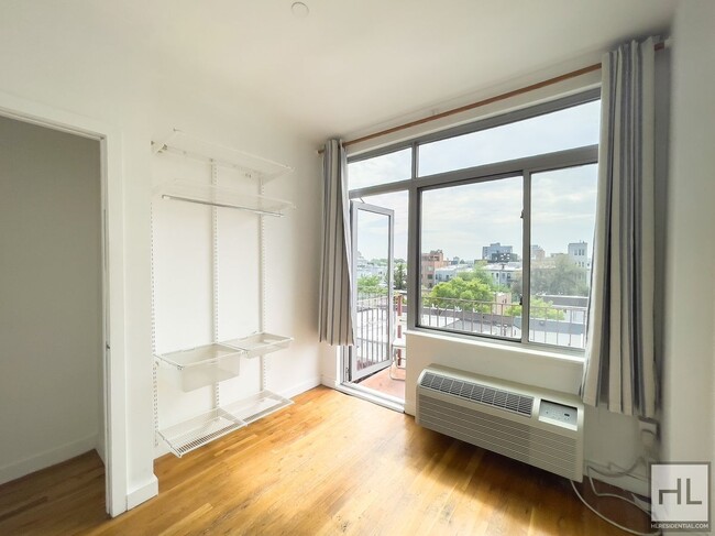 Building Photo - Sunlit Bushwick 2-Bed Plus a 3rd Room / Pr...