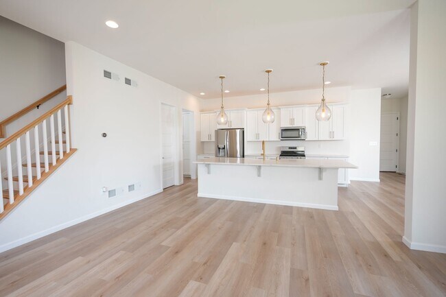 Building Photo - 245 Hollyhock Dr