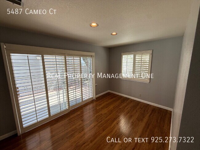 Building Photo - 5487 Cameo Ct