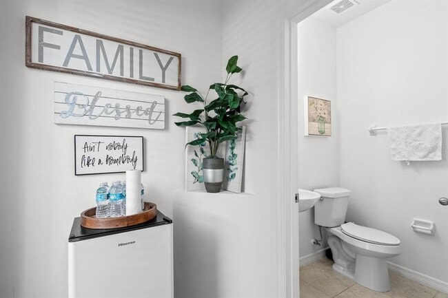 Building Photo - 6262 Goldcoast Ave