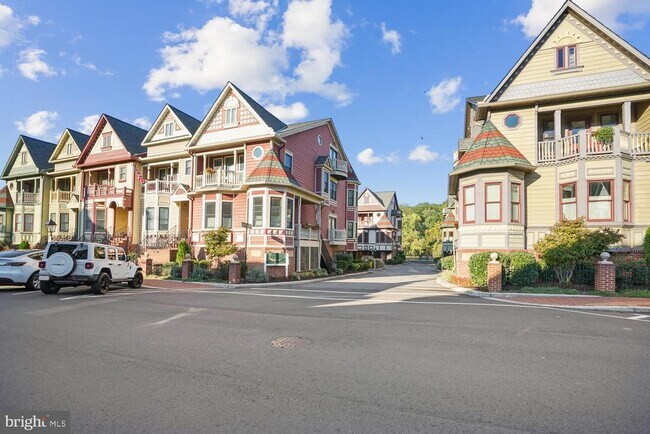 Building Photo - 1555 Rivertown Pl