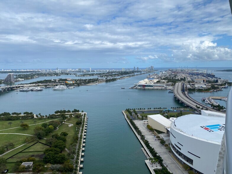 Primary Photo - 888 Biscayne Blvd