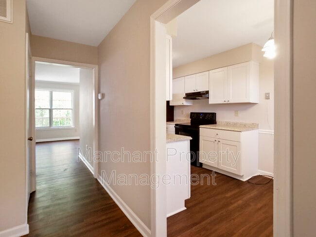 Building Photo - 106 E Bay Ct
