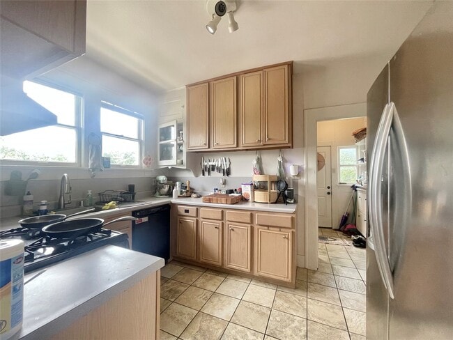 Building Photo - 418 Branard St