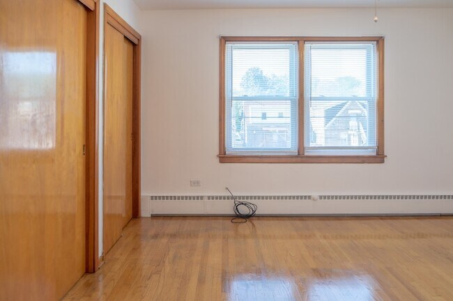 Building Photo - 5520 S Pulaski Rd