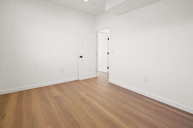 Building Photo - 1731 S New Hampshire Ave
