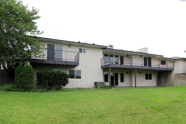 Building Photo - 5 Bed/3 Bath House in Kennewick Canyon Lakes