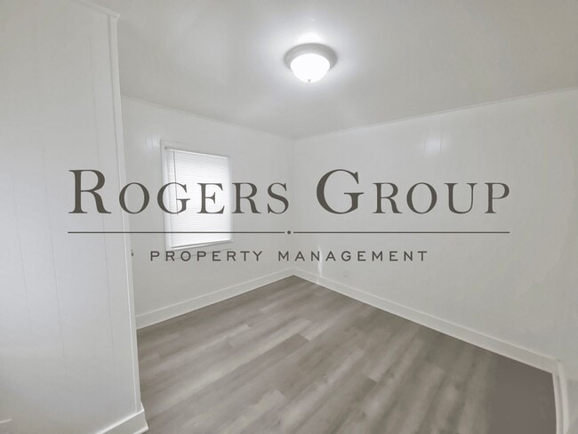 Building Photo - 305 Perry St