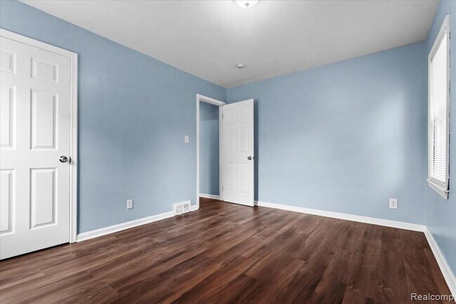 Building Photo - 3734 Buena Vista St