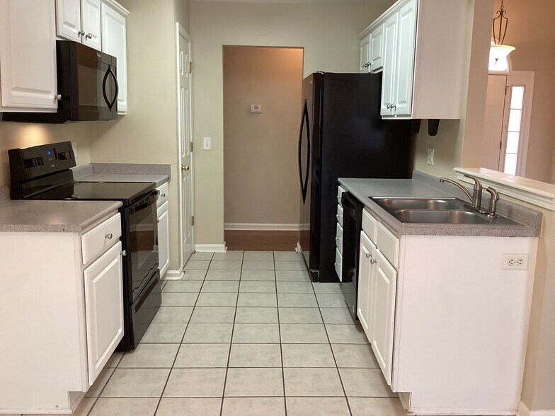 Building Photo - 515 Dresler Rd