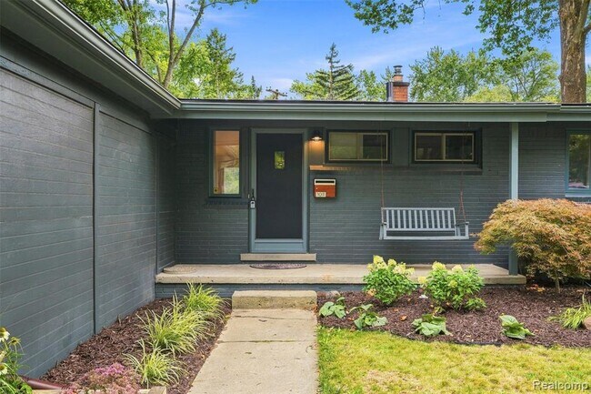 Building Photo - 1011 Brooklawn Dr