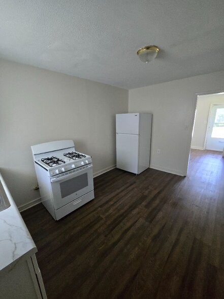 Building Photo - 2104 Hatcher Rd