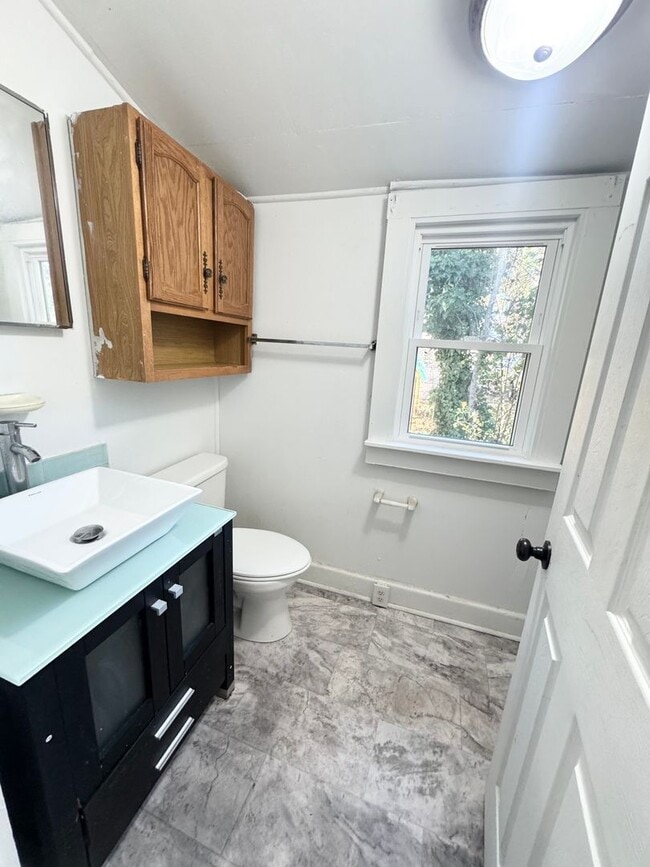 Building Photo - 508 Bank St