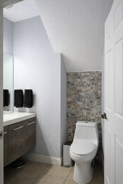 Building Photo - 5109 SW 141st Ave