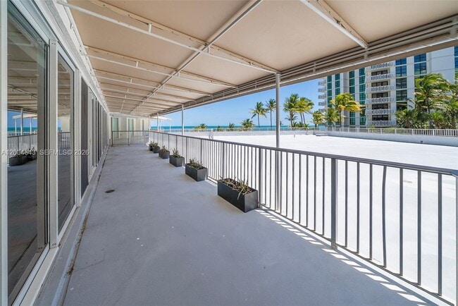 Building Photo - 600 Grapetree Dr