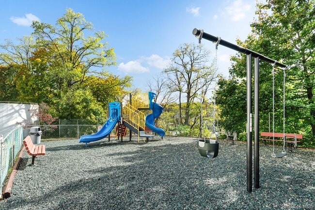 Building Photo - 300 High Point Dr