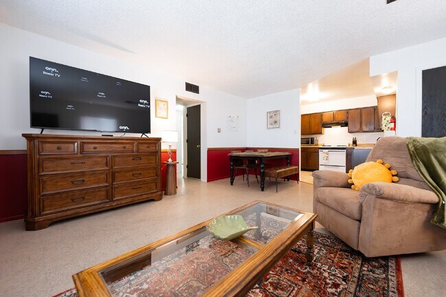 Building Photo - Executive Rental **Stylish & Fully Furnished 2-Bedroom in the Heart of Farmington – Flexible Leas...