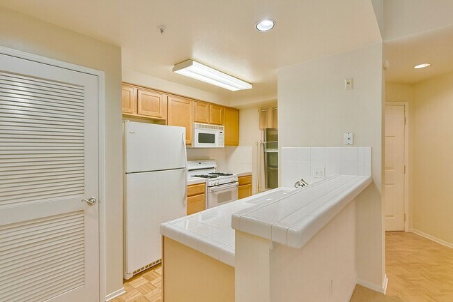 Building Photo - Now Offering December Rent Free!