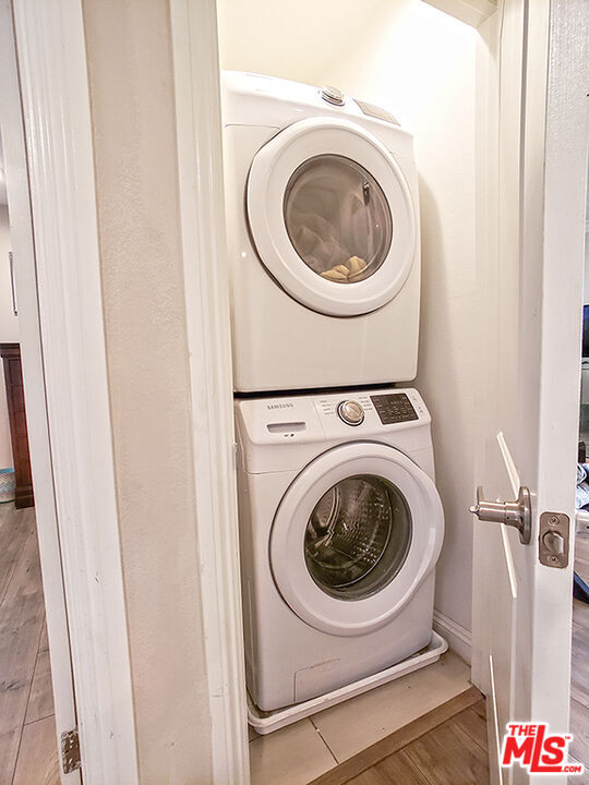 Building Photo - 965 N Wilton Pl